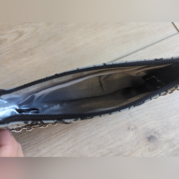 SOLD GUESS Logo 2000's Vintage Mini Handbag - Picture 3 of 3